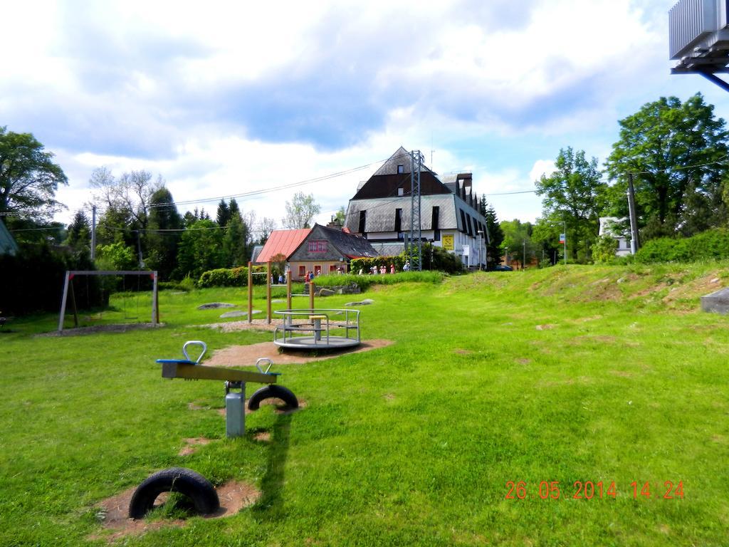 Horsky Hotel Jelinek Bedřichov Buitenkant foto